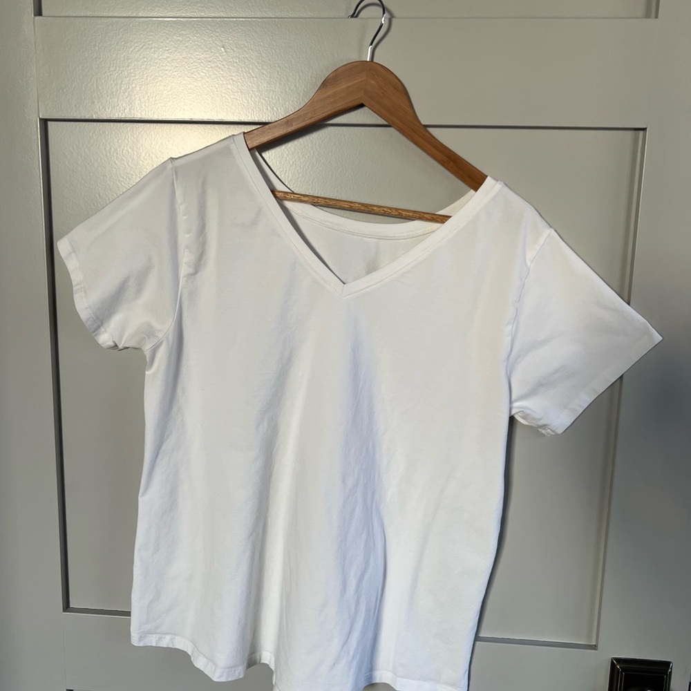 White Cotton V-Neck Tee size Women’s XL
